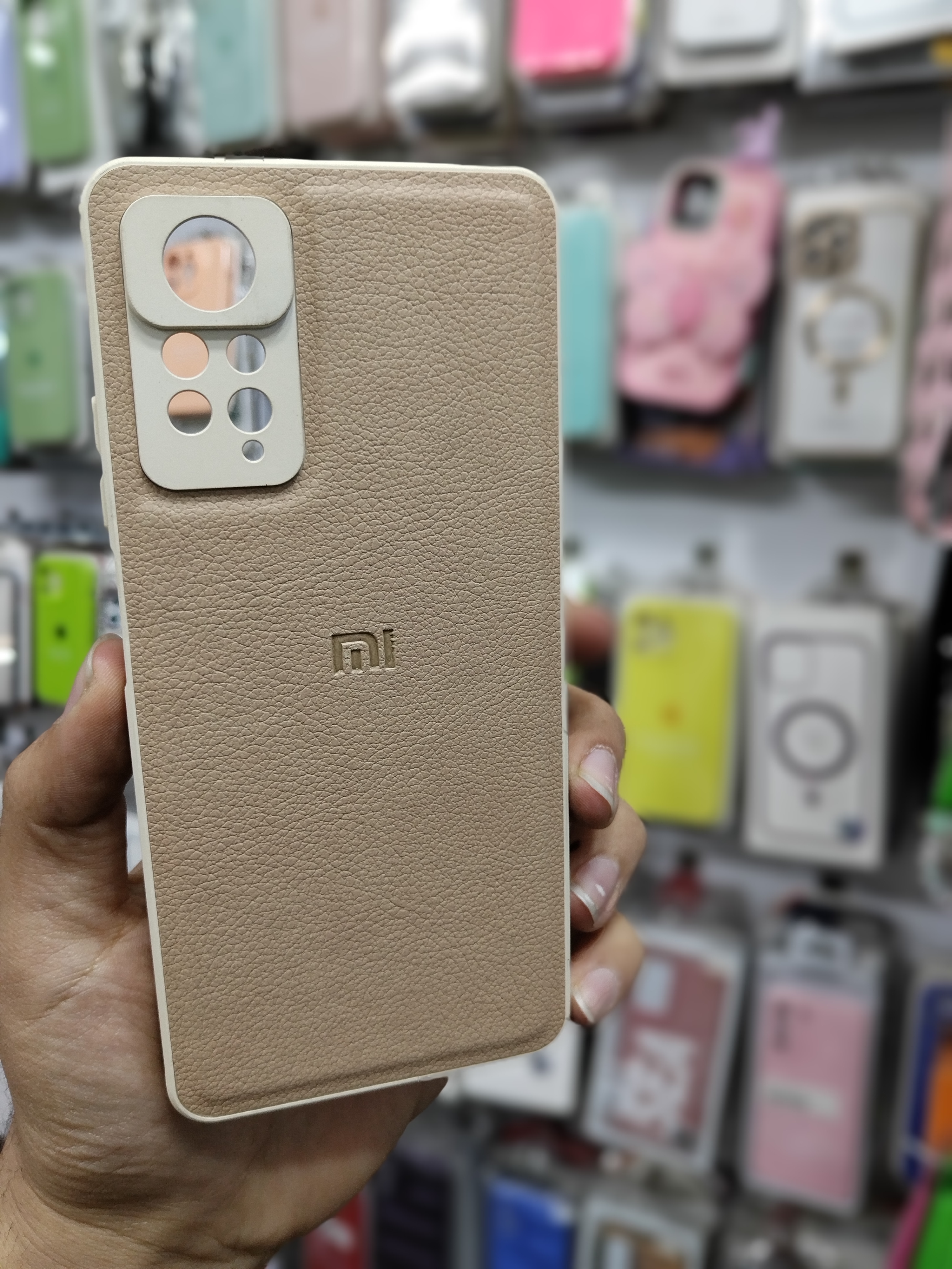 قاب گوشی شیائومی Redmi Note 11 Pro چرمی طرح سیلیکونی کرم تیره