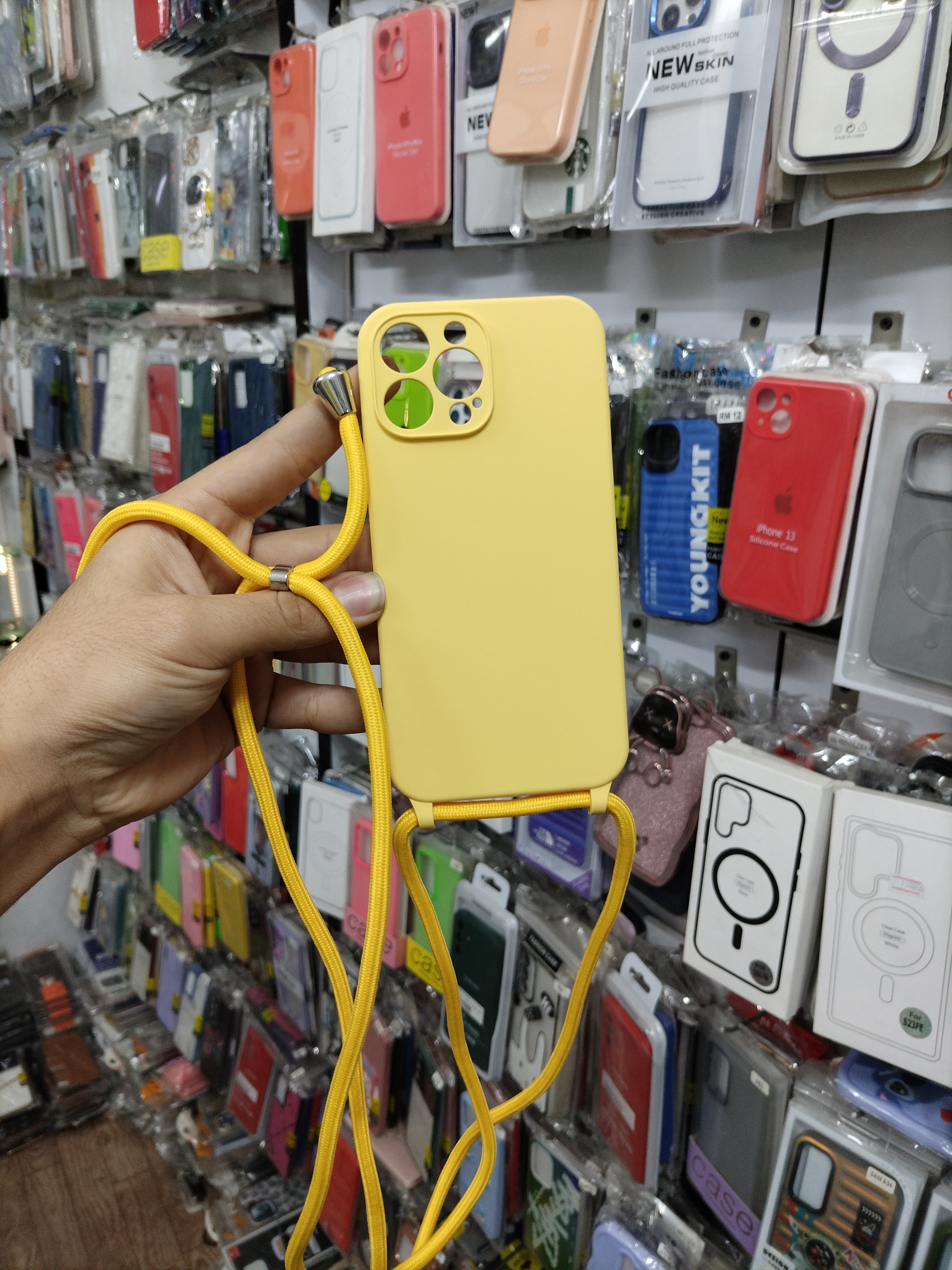 قاب گوشی اپل iPhone 13 Pro Max سیلیکونی بند دار