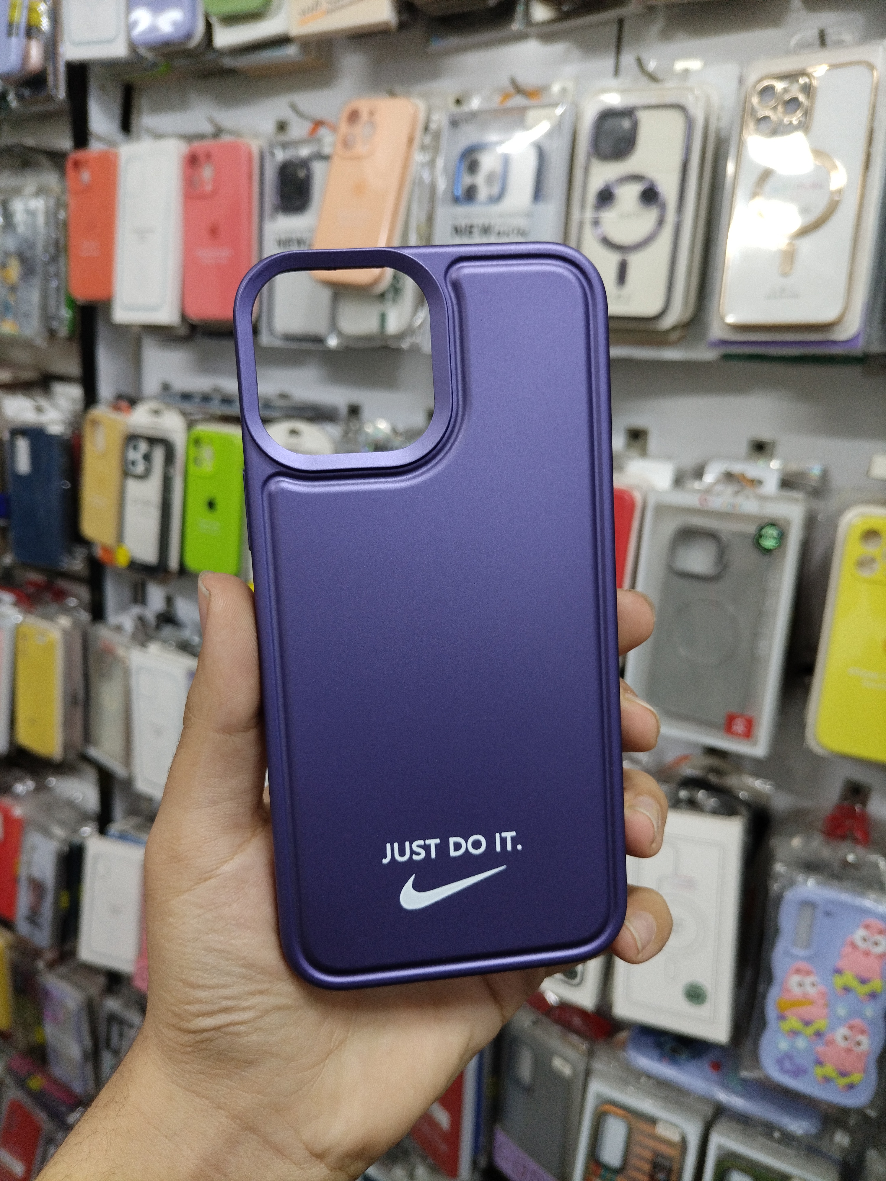 کاور گوشی اپل مدل iPhone 12 Pro Max طرح نایکی