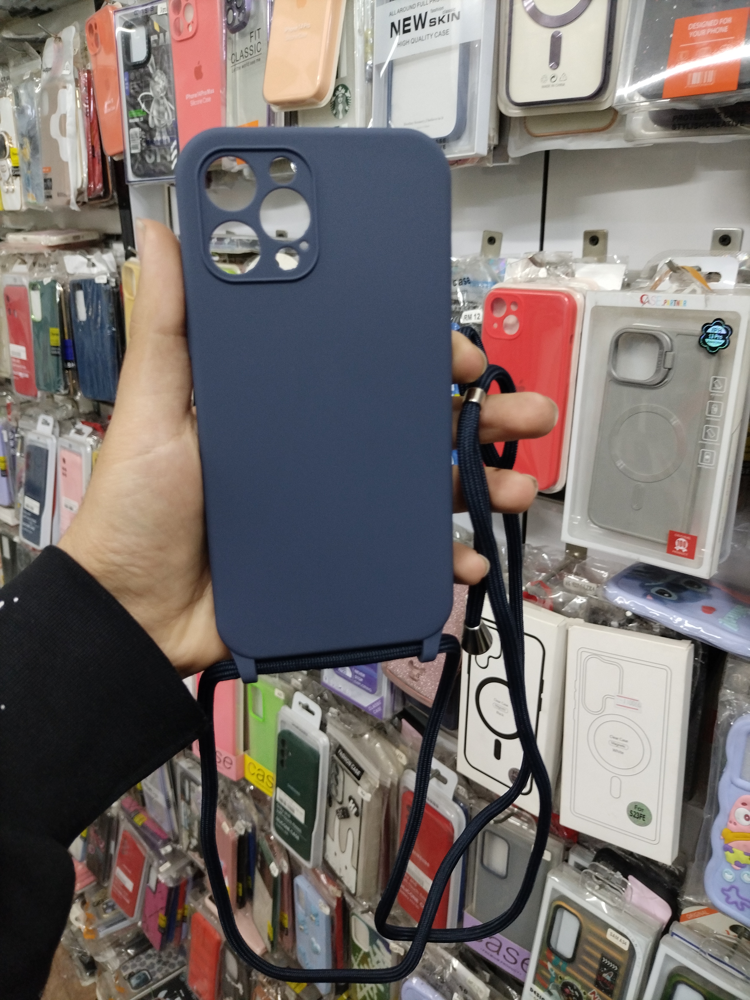 کاور سیلیکونی اپل مناسب برای iPhone 12 Pro Max بند دار